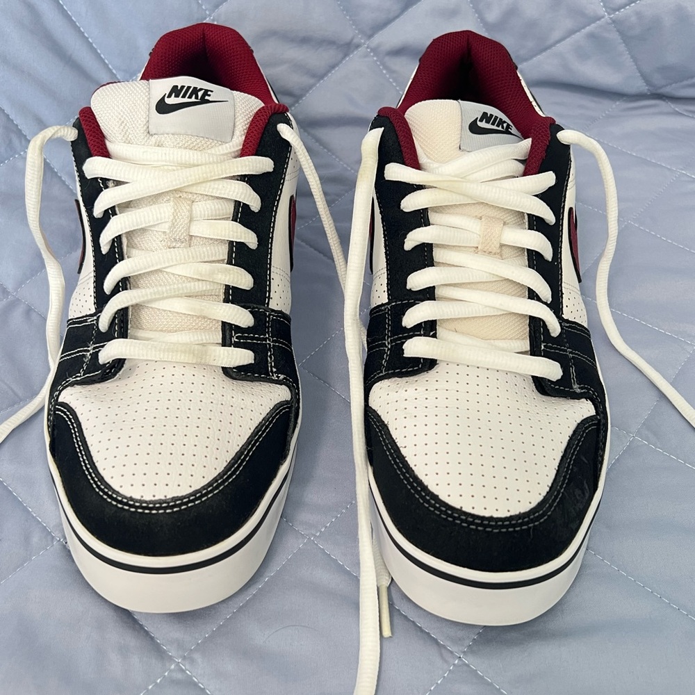 Nike Men's Black, White, and Red Sneakers